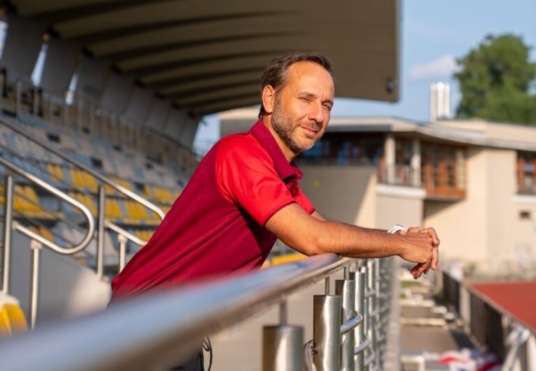 Read more about the article „Wiara w ludzi to mój fundament” – wywiad z Marcinem Matysiakiem, trenerem Znicza Pruszków