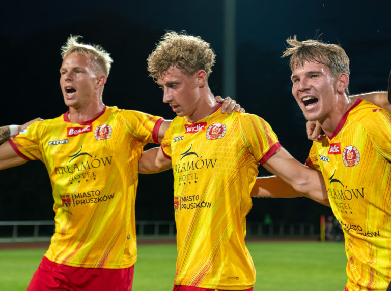 Read more about the article Efektowne 4:0 z GKS Tychy