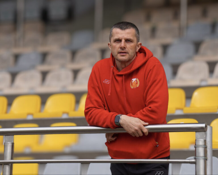 Read more about the article O historii, tradycji, wychowankach… czyli rozmowa z Robertem Kochańskim